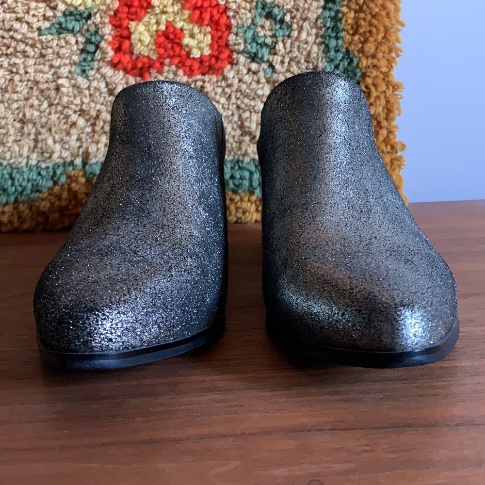 Intentionally Blank Silver Metallic Square Heel Mules Size 39 - Picture 5 of 9